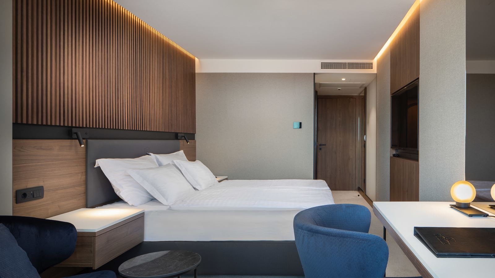 rooms-double-standard-room-balcony