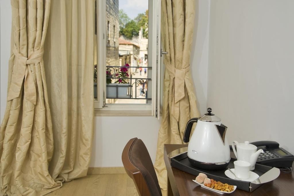 rooms-deluxe-room-cityview