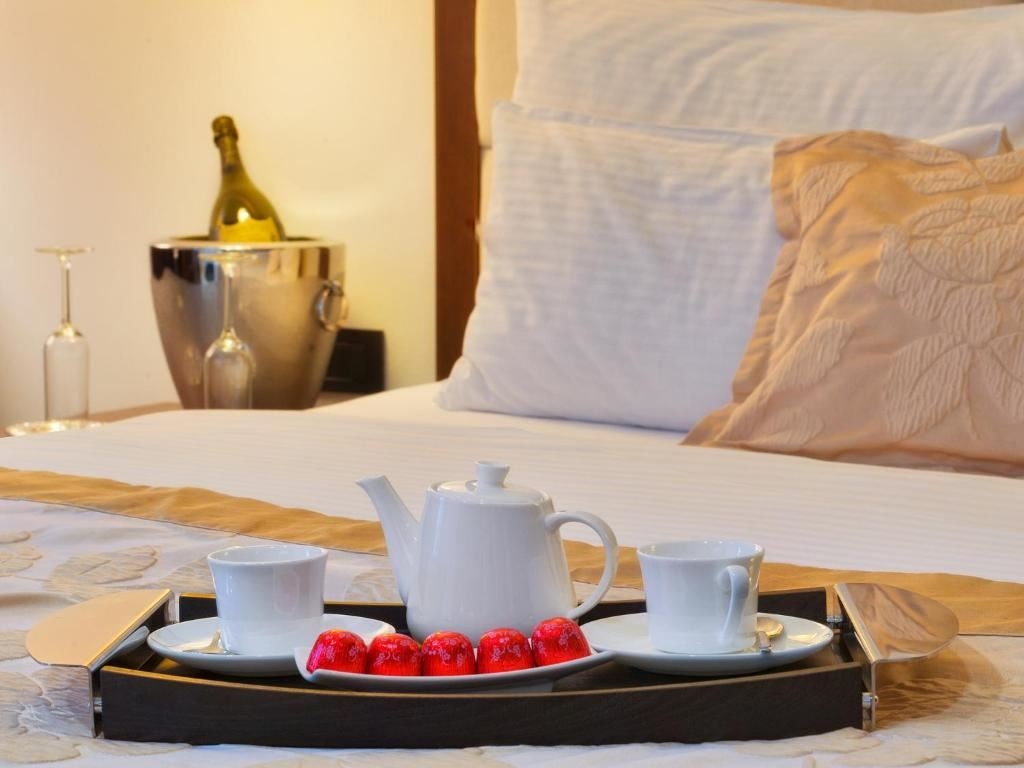 rooms-deluxe-room-cityview