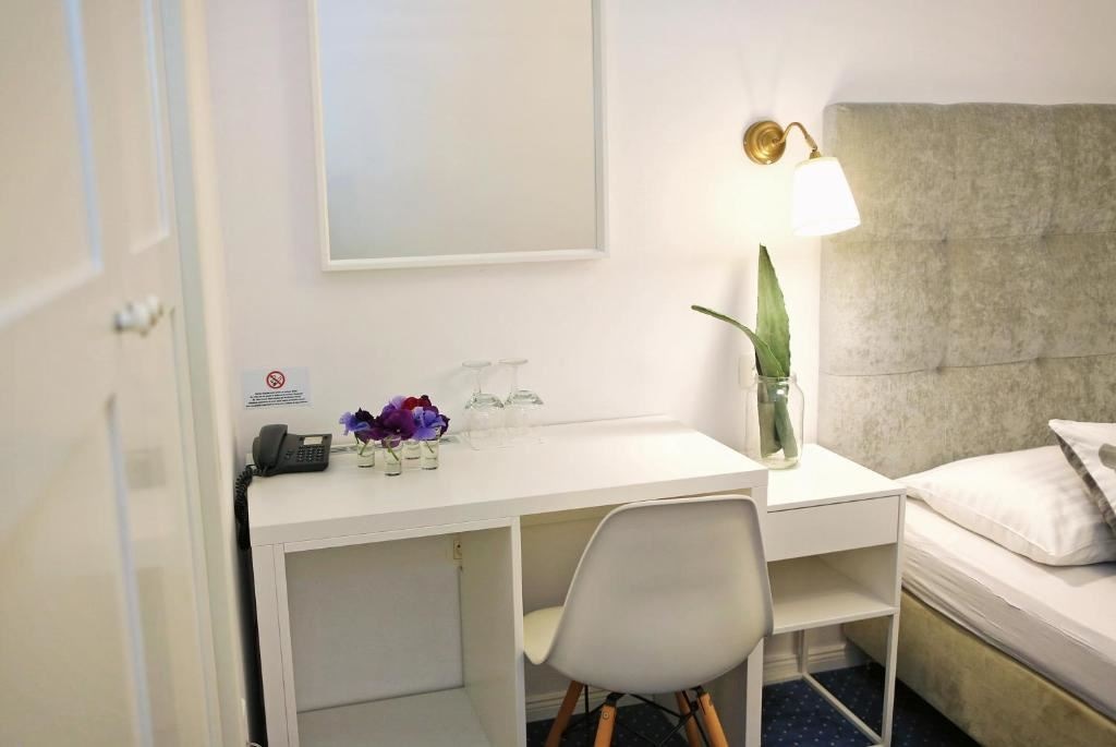 rooms-classic-room-balcony