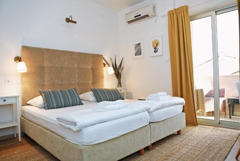 rooms-classic-room-balcony