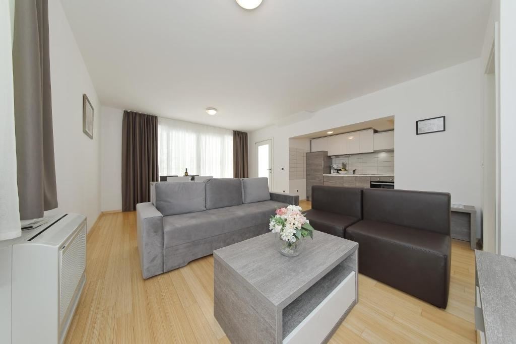 rooms-1-bedroom-standard-apartment-terrace