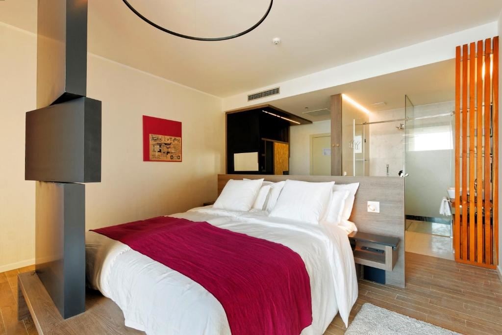 rooms-comfort-room-seaview-balcony