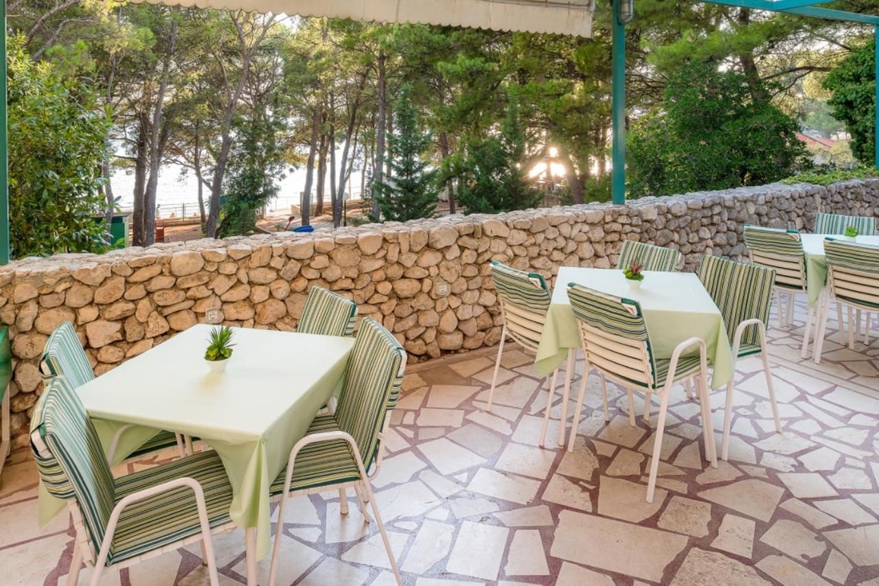 restaurants-restaurant