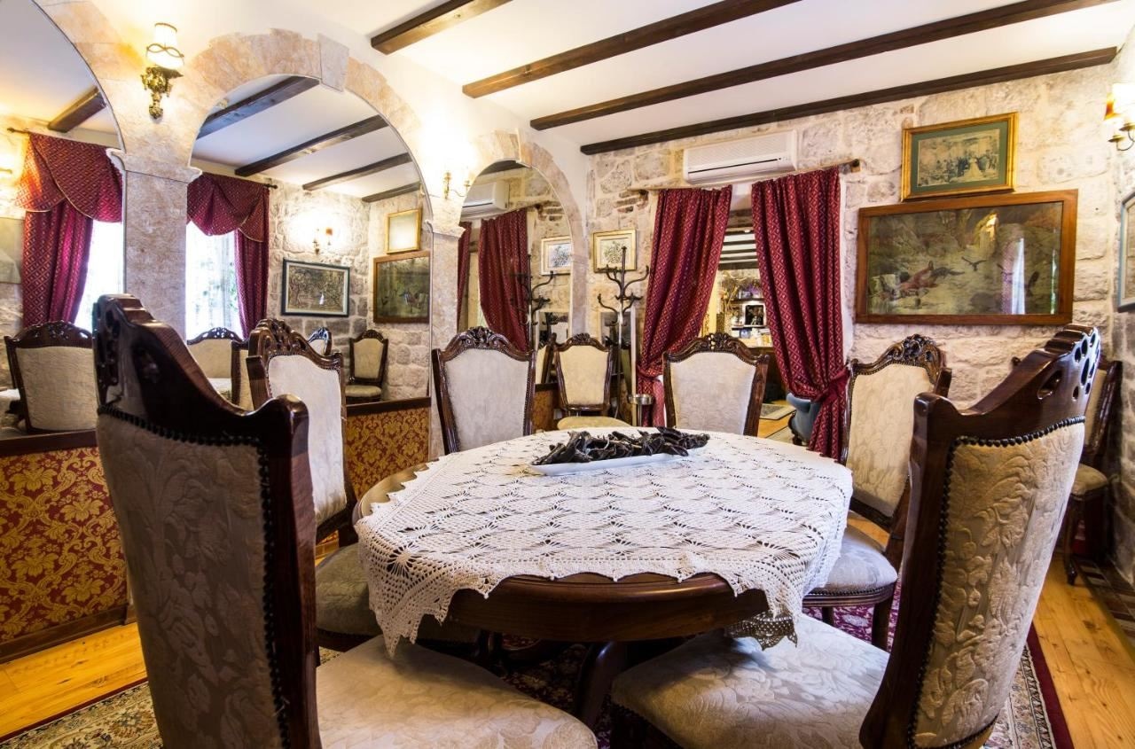 restaurants-restaurants