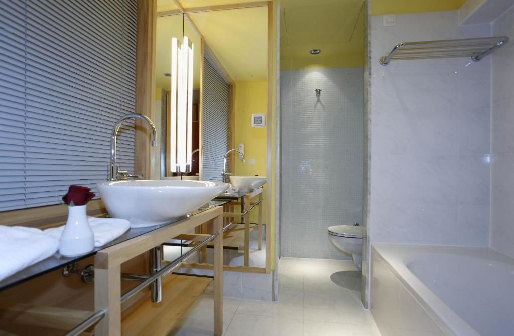 rooms-superior-room-balcony