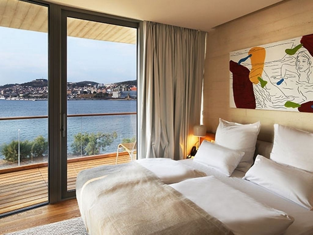 rooms-superior-room-seaview-balcony