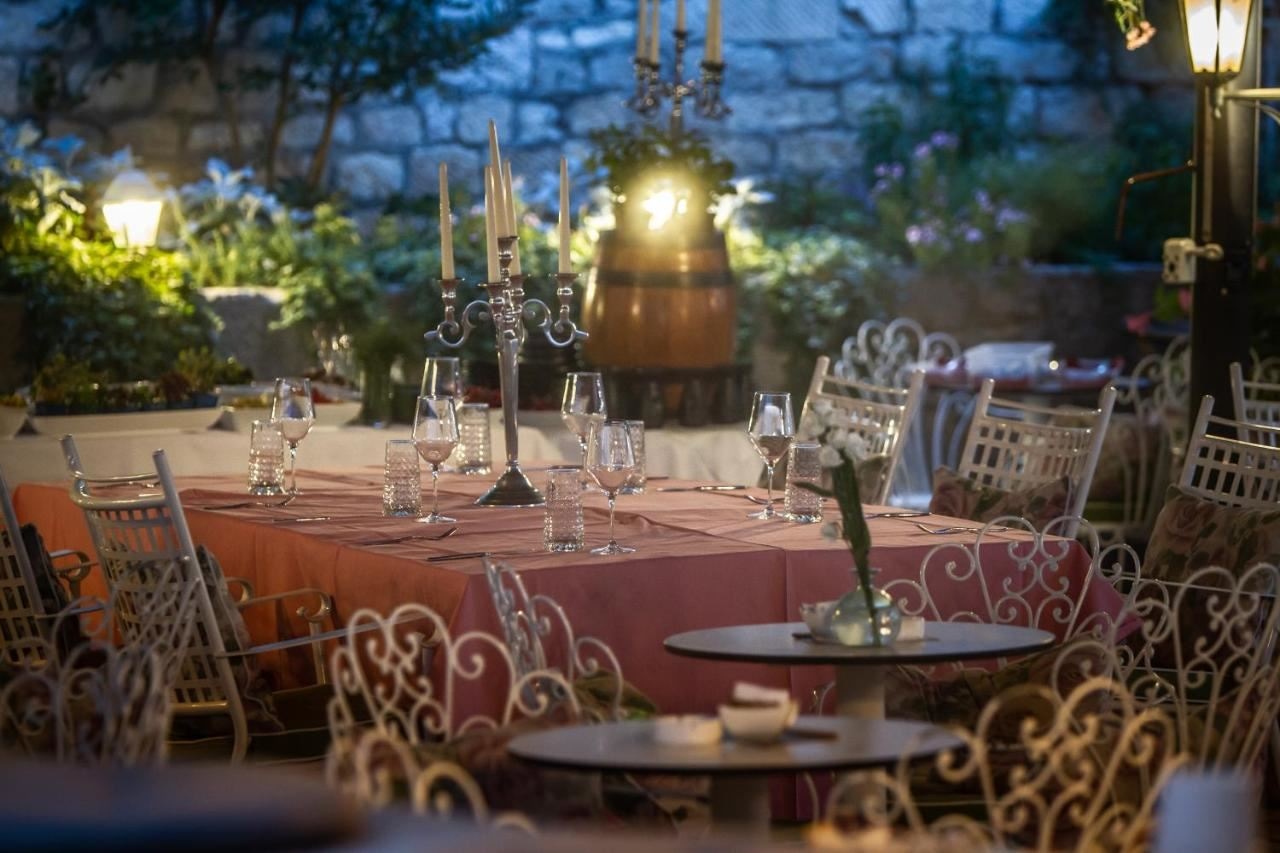 restaurants-restaurants