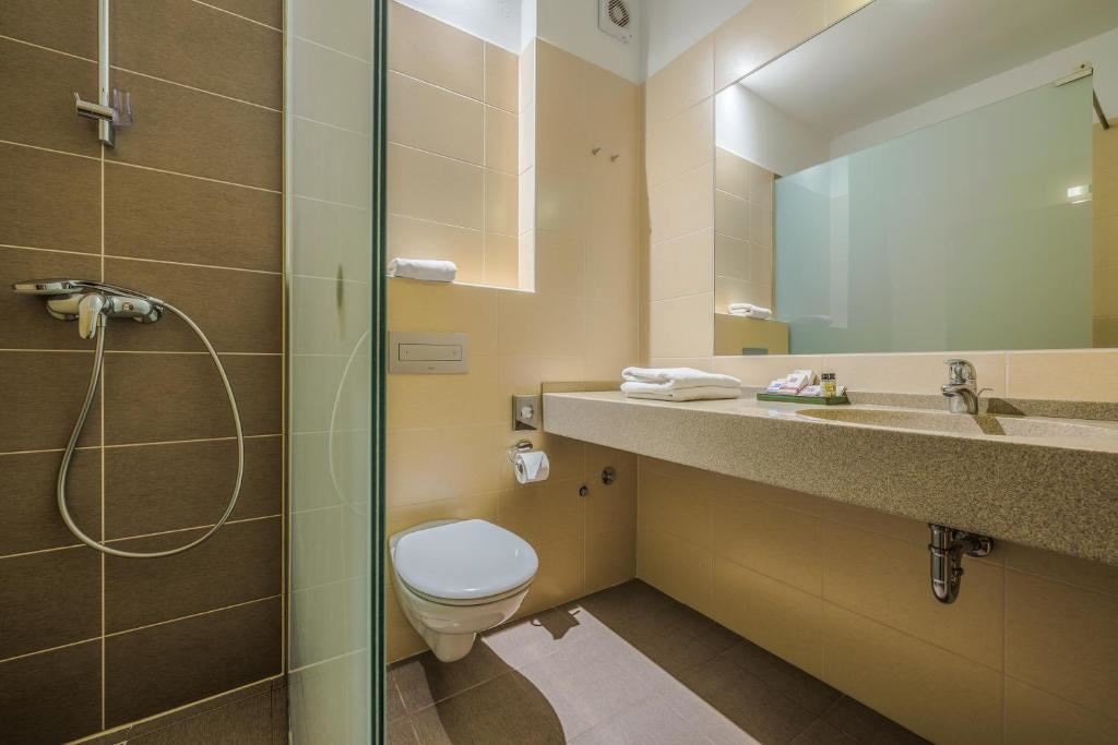 rooms-standard-room-seaside-balcony