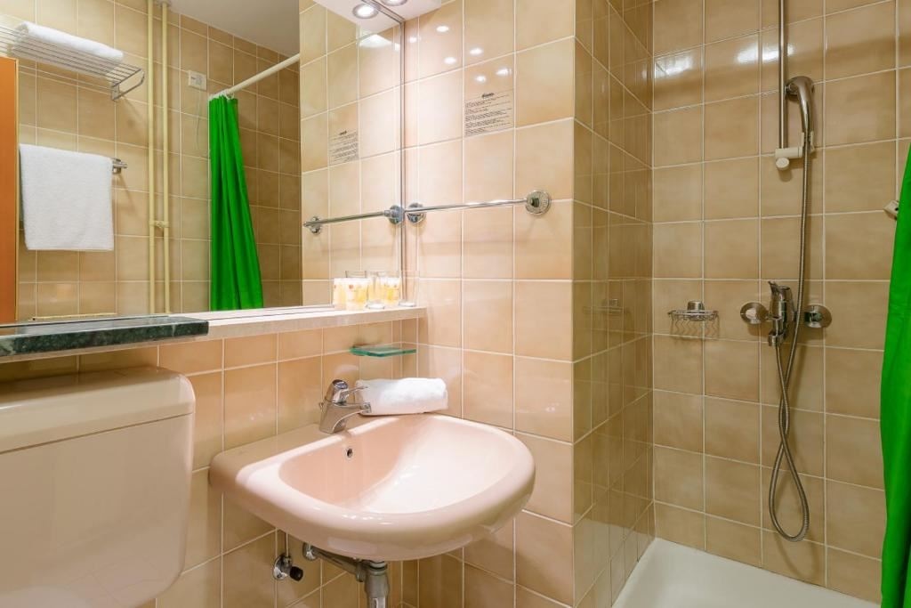 rooms-classic-room-seaside-balcony