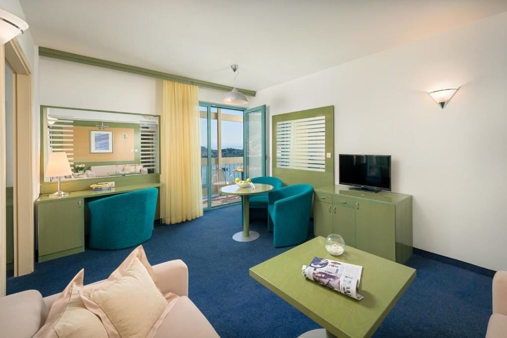 rooms-juniorsuite-seaview-balcony