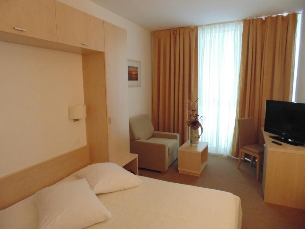 rooms-double-classic-room-balcony