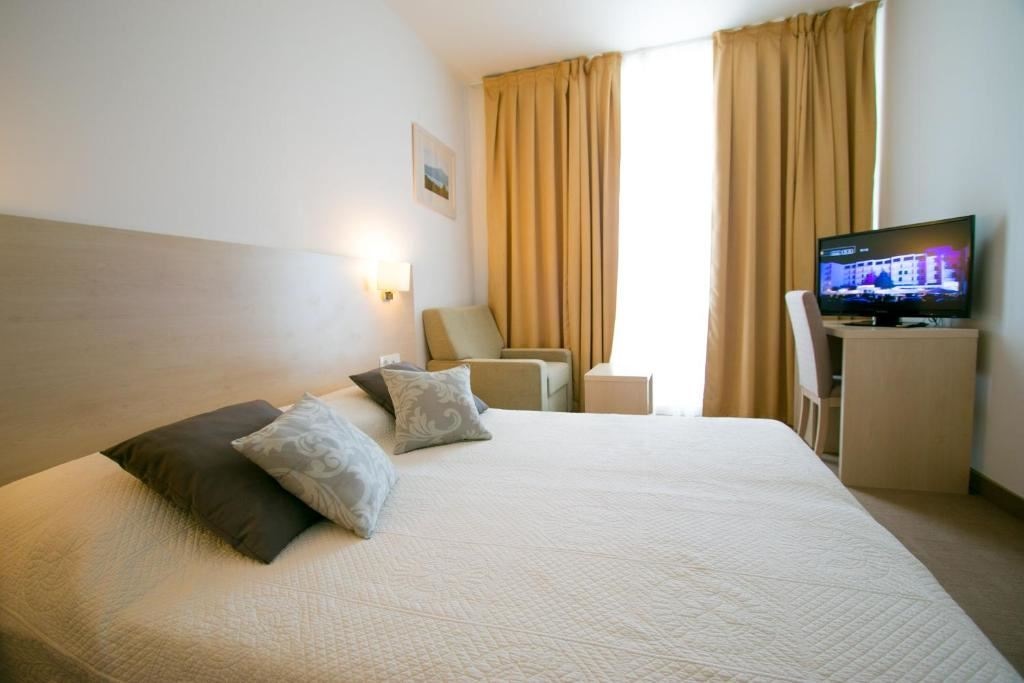 rooms-double-classic-room-balcony