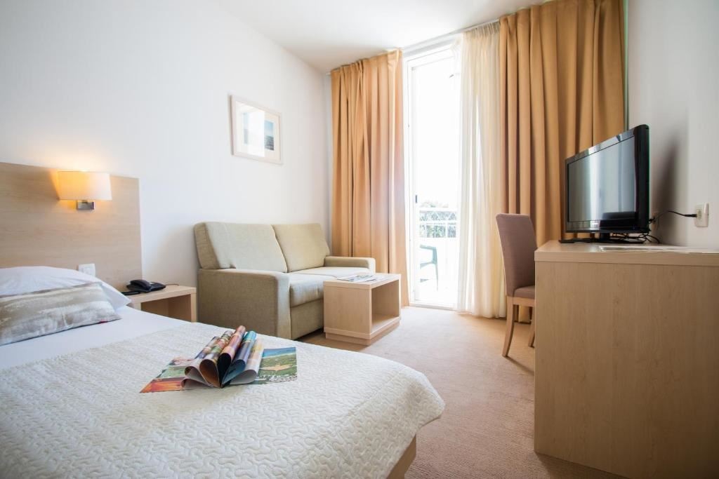 rooms-twin-classic-room-balcony