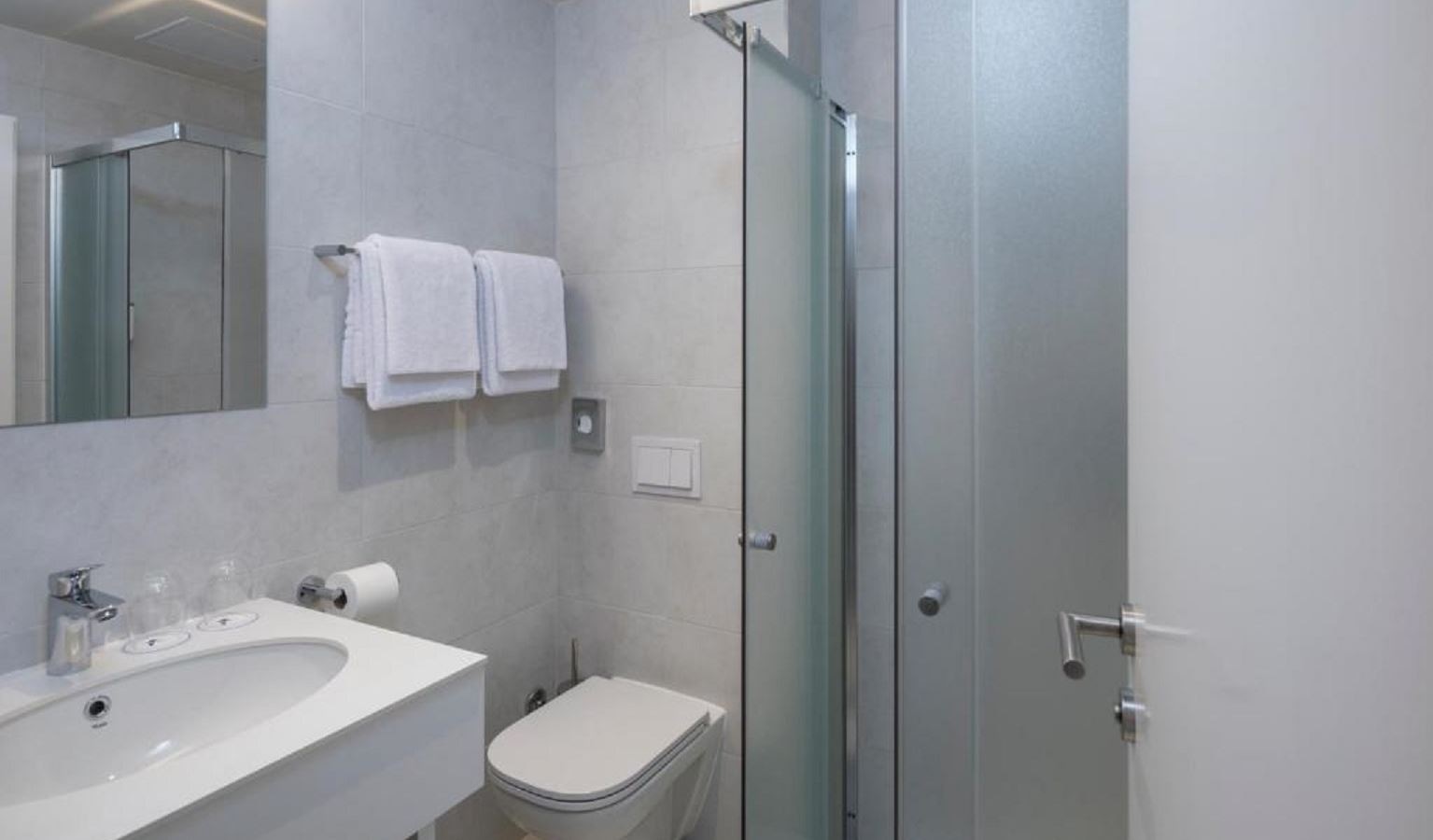 rooms-superior-room-seaside-balcony