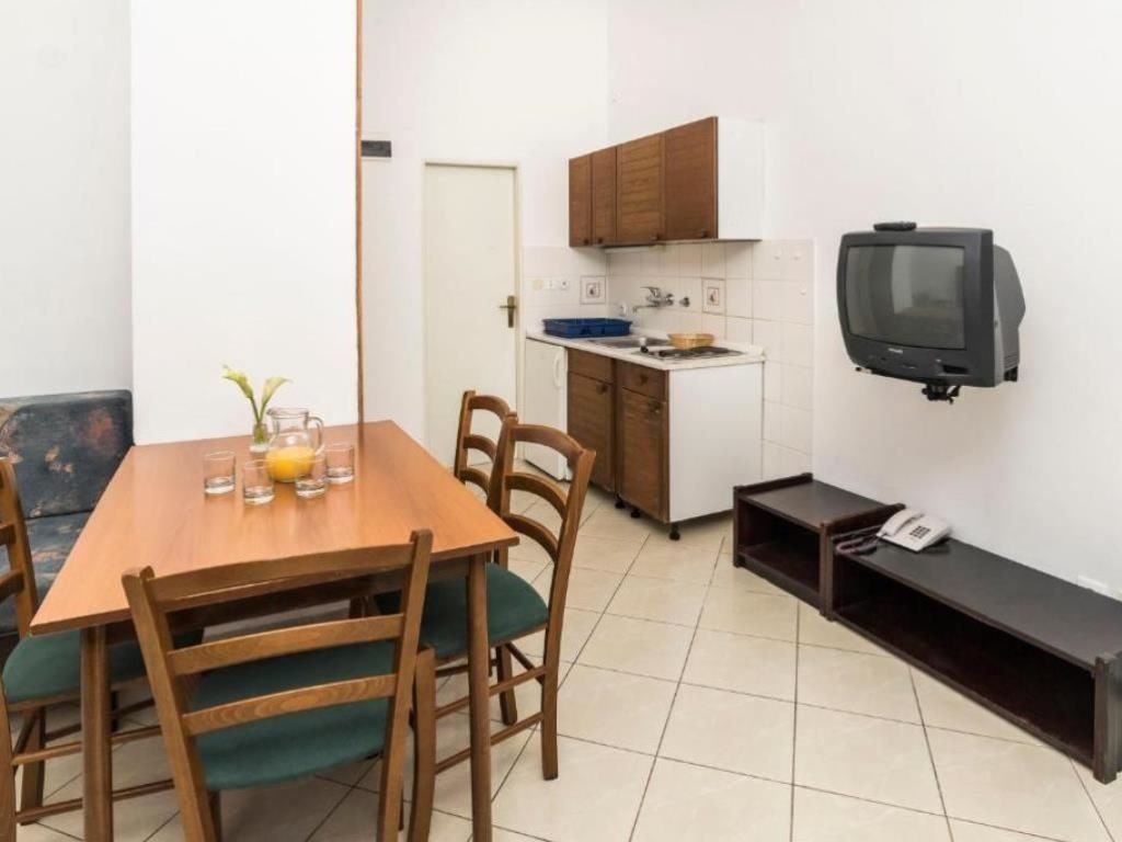 rooms-1-bedroom-apartment-park-view-balcony