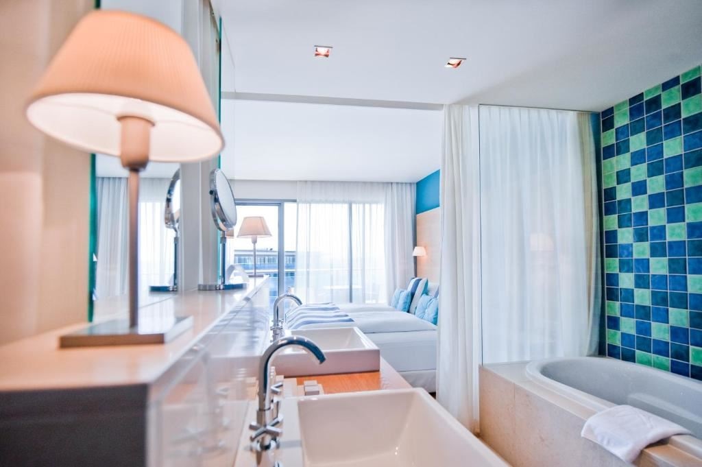 rooms-juniorsuite-seaside-balcony