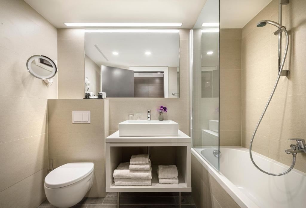 rooms-standard-room-park-view-balcony