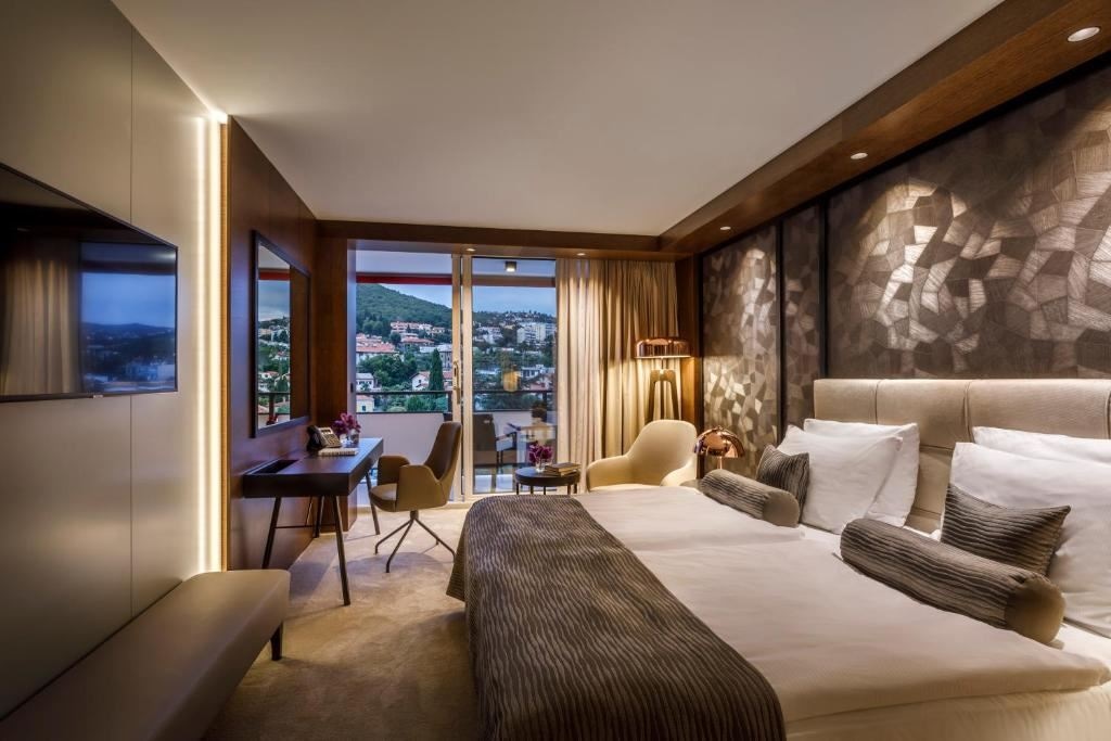 rooms-standard-room-park-view-balcony