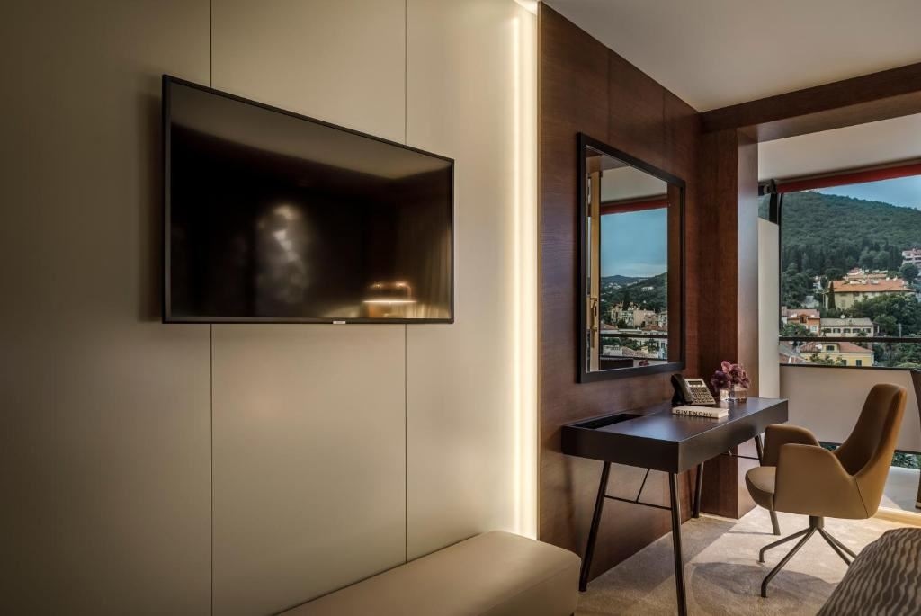 rooms-standard-room-park-view-balcony