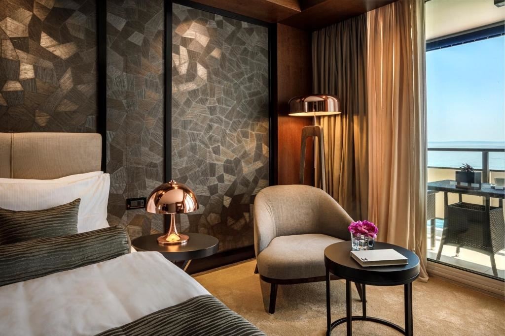 rooms-superior-room-park-sea-view-balcony