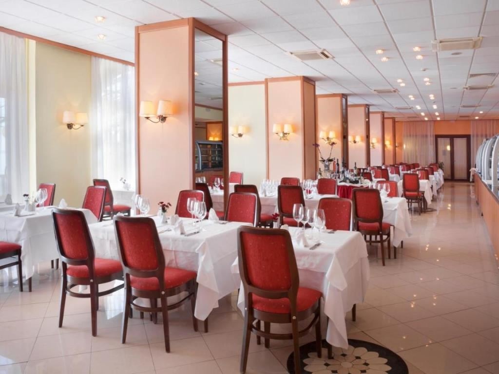 restaurants-restaurant