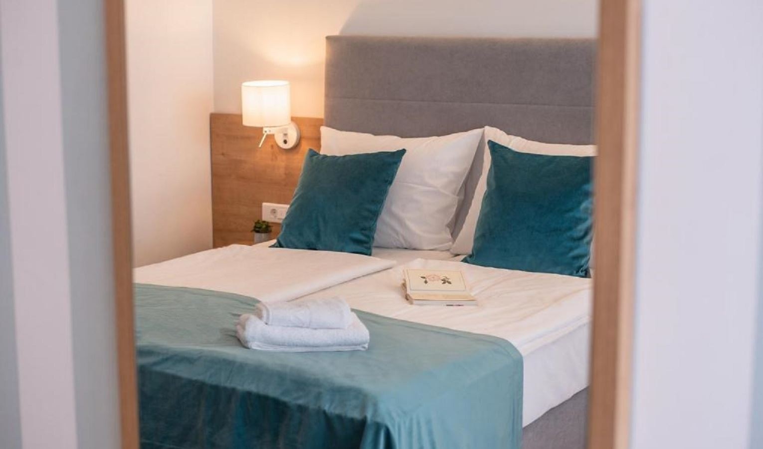 rooms-superior-room-seaview-balcony