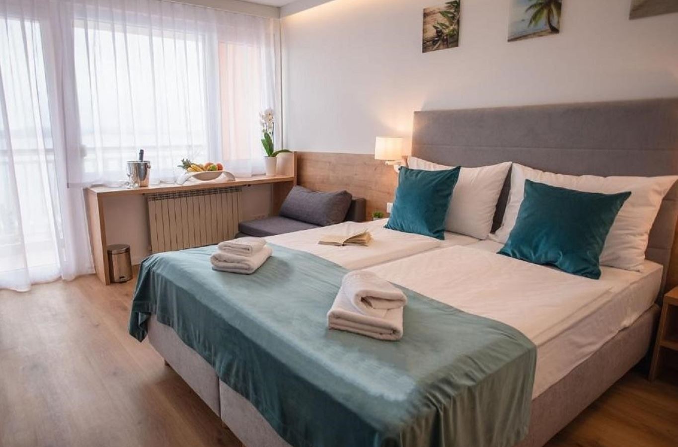 rooms-superior-room-seaview-balcony