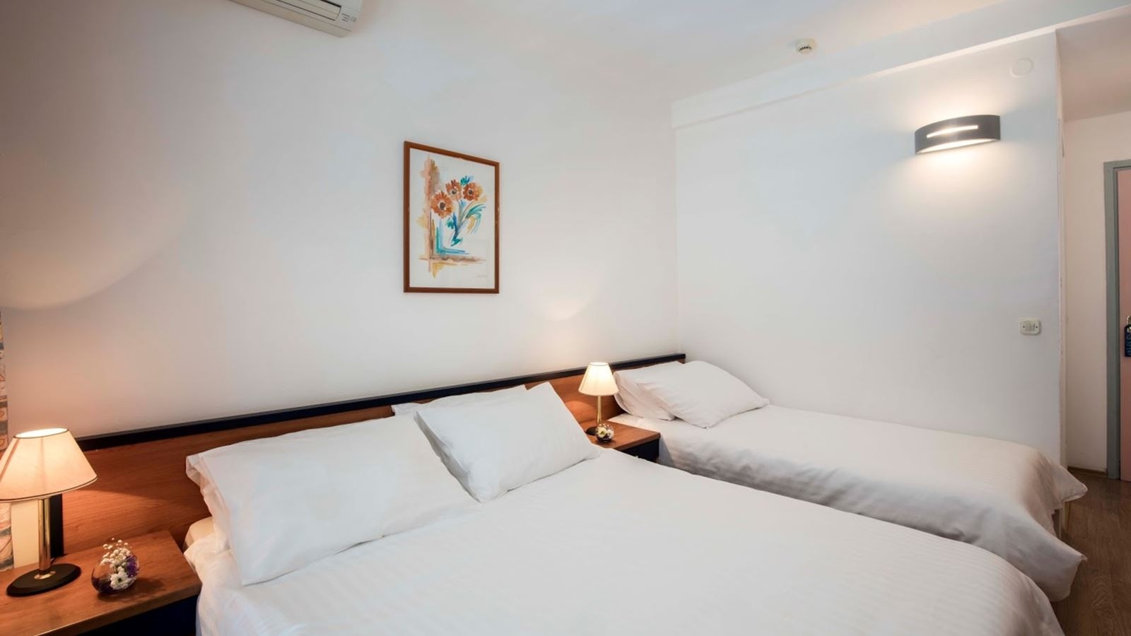 rooms-triple-room-seaview-balcony