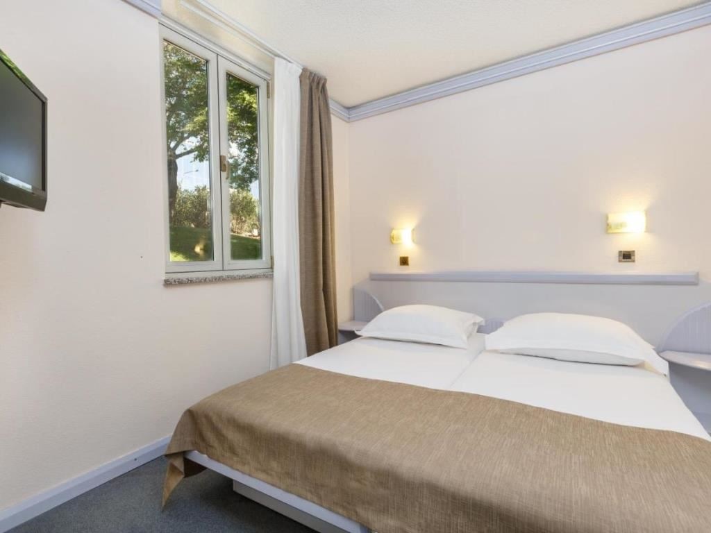 rooms-single-wchild-classic-room-balcony