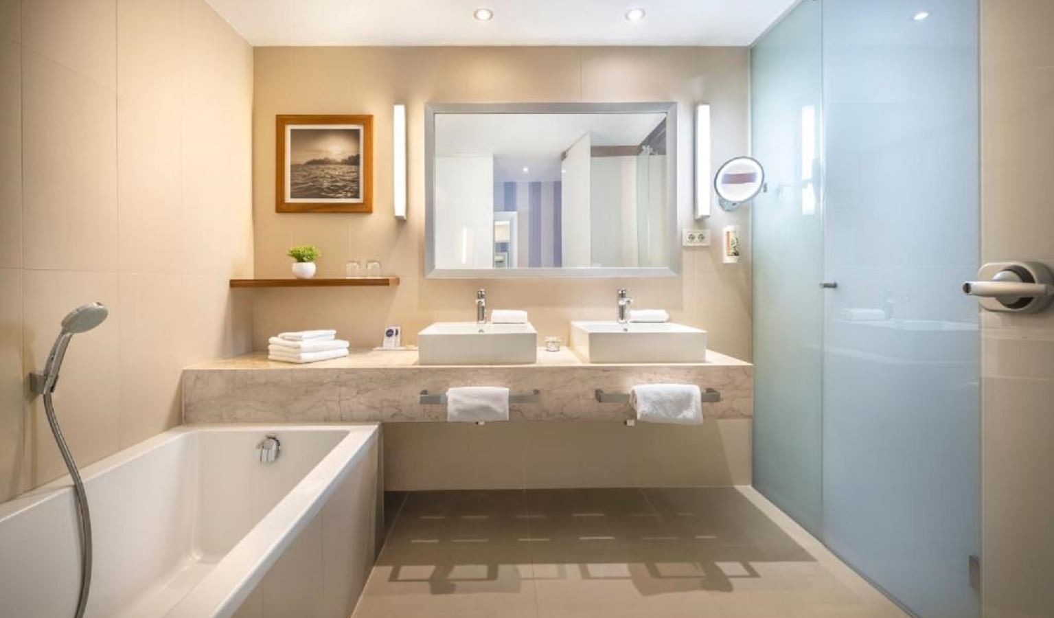 rooms-premium-room-sea-view-balcony