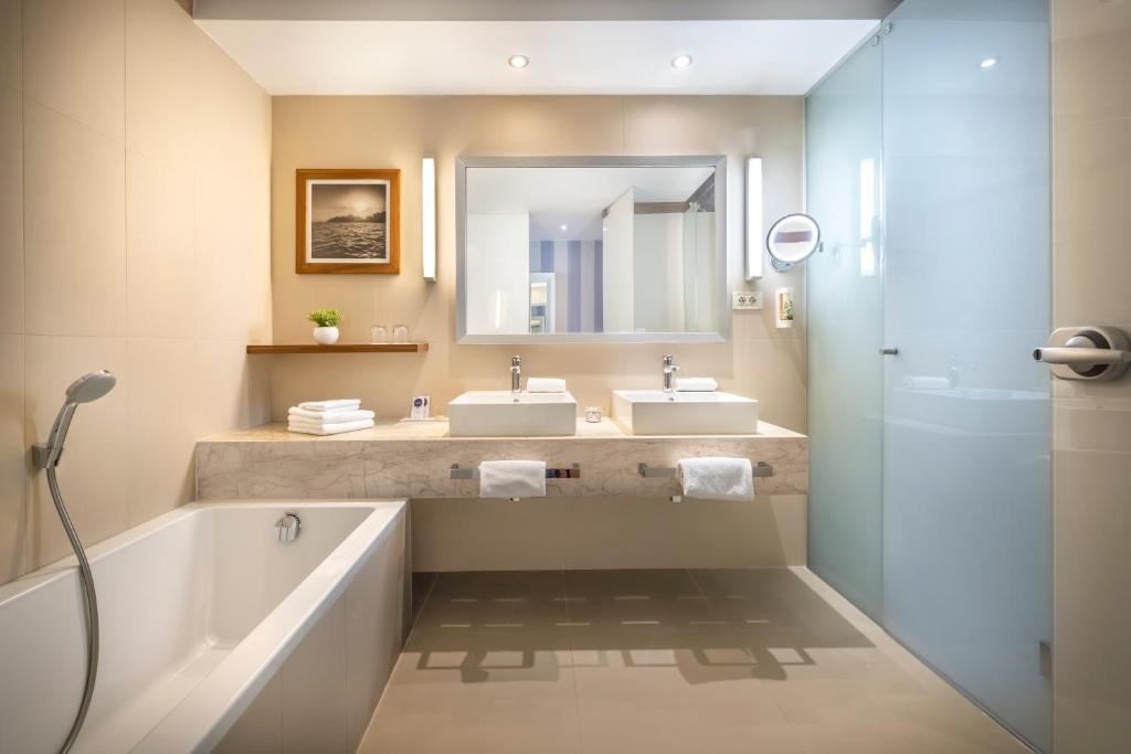 rooms-deluxe-room-sea-view-balcony-or-terrace