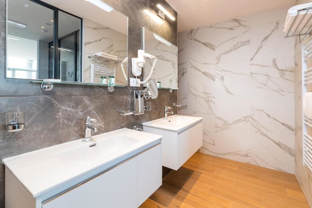 rooms-double-superior-room