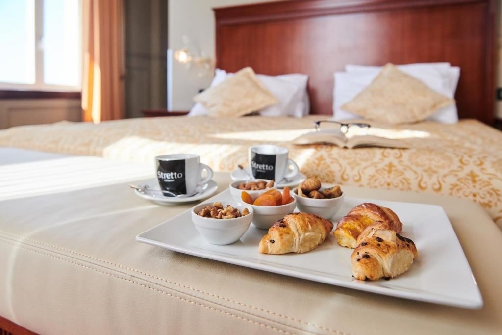 rooms-standard-suite