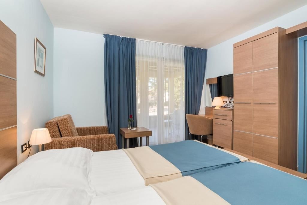 rooms-2-connectingrooms-classic-room-park-view-balcony