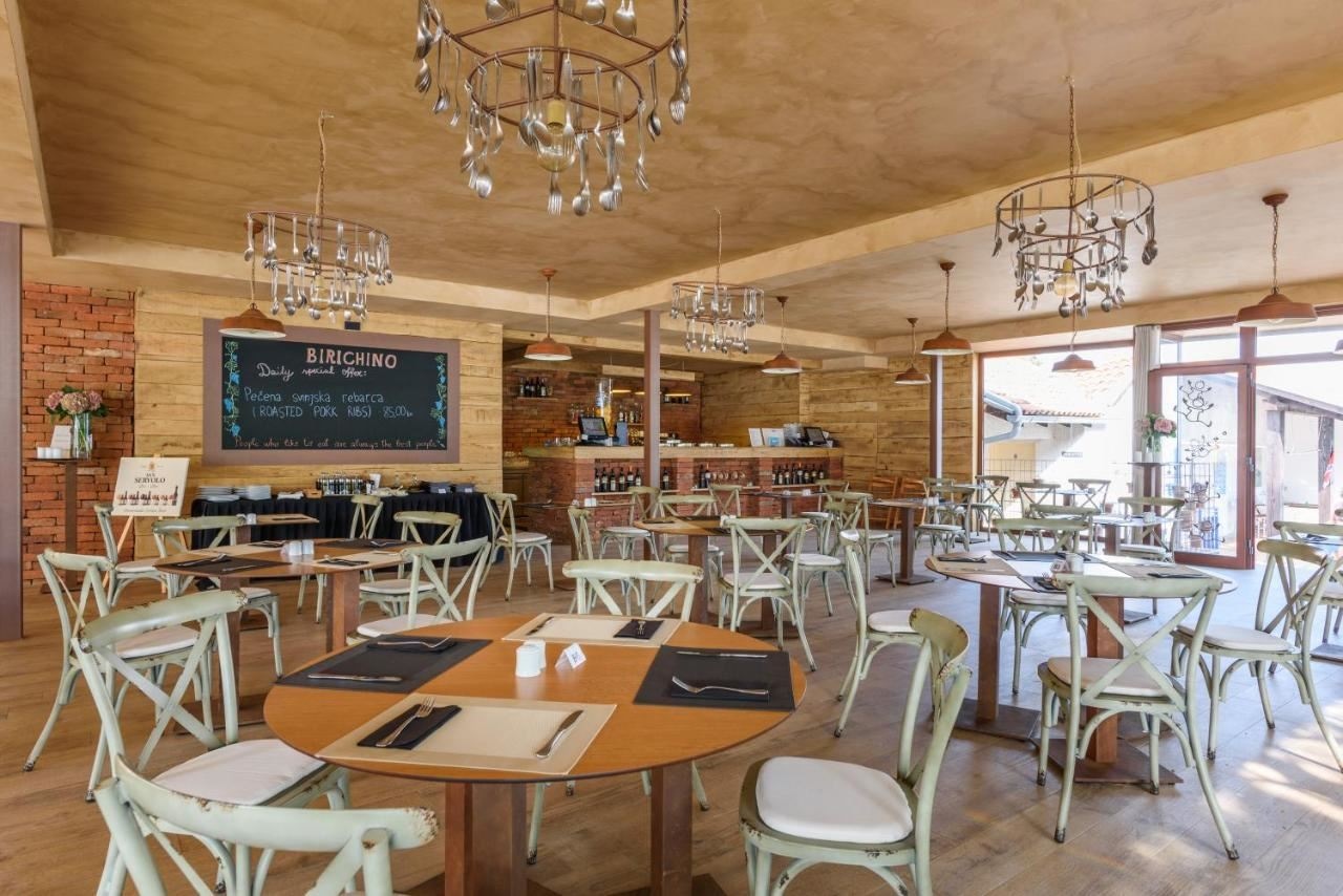 restaurants-restaurants