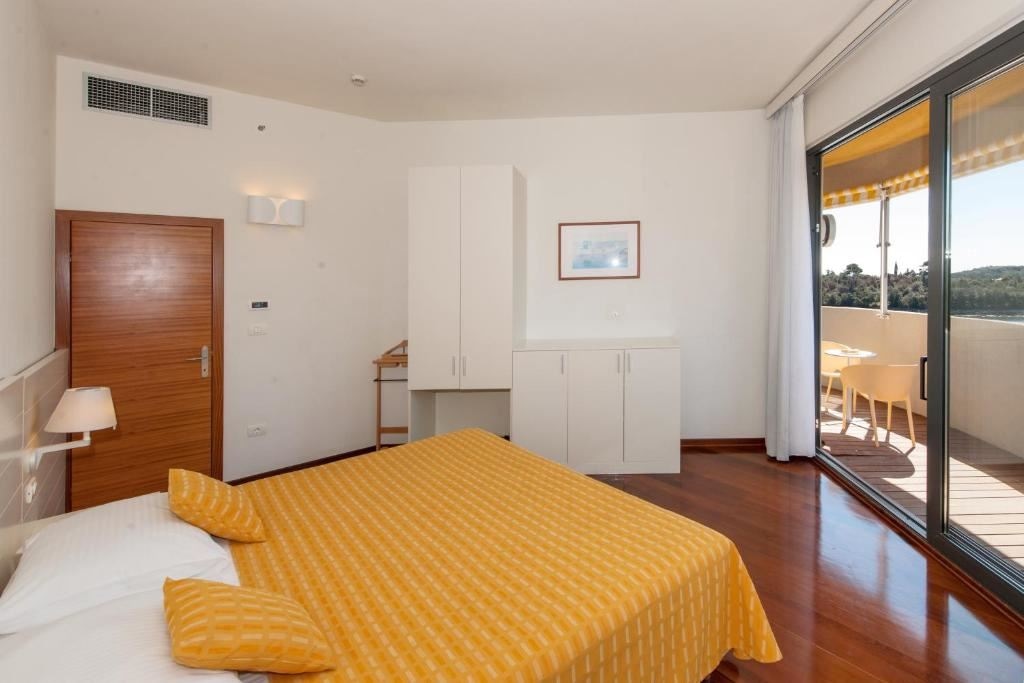 rooms-premium-suite-balcony-or-terrace