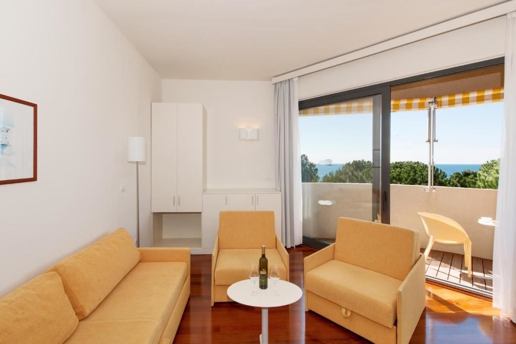 rooms-premium-suite-balcony-or-terrace