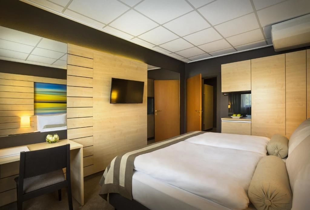 rooms-standard-familyroom