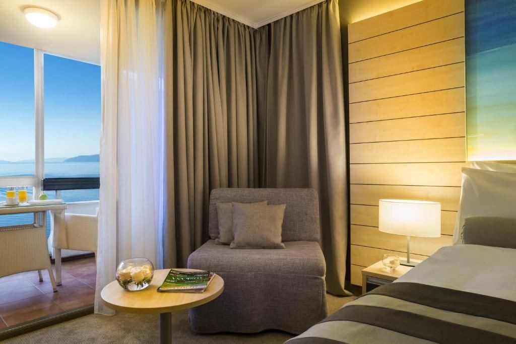 rooms-superior-room-seaview-balcony