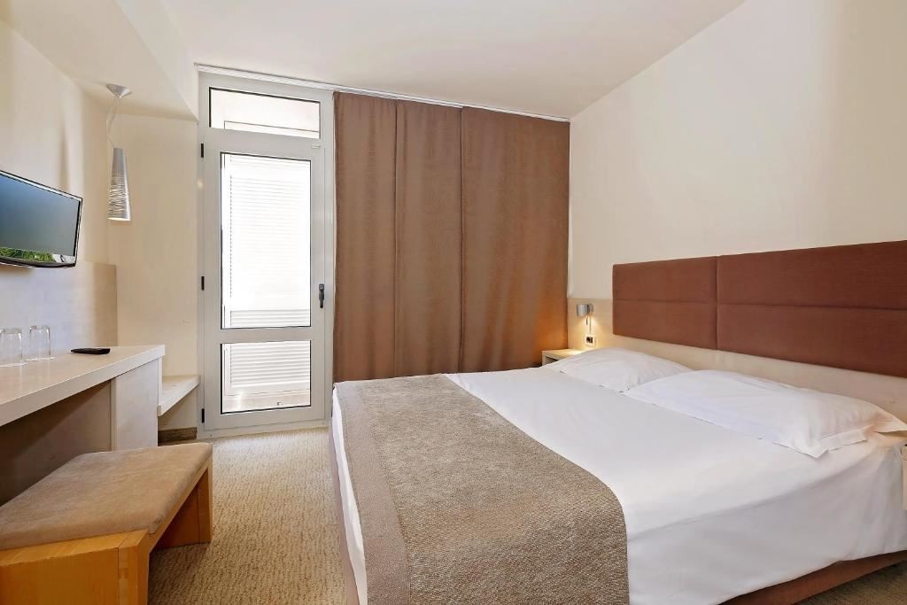 rooms-double-room-economy