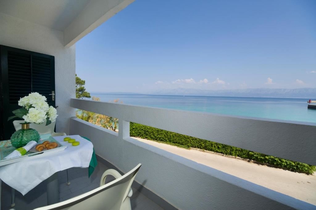 rooms-double-premium-room-seaview-balcony