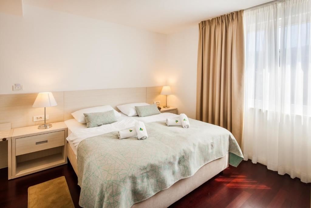 rooms-standard-room-garden-or-sea-view