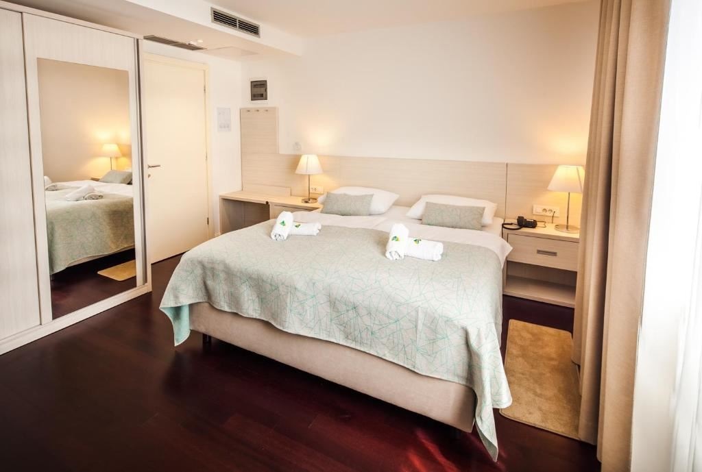 rooms-superior-room-garden-or-sea-view