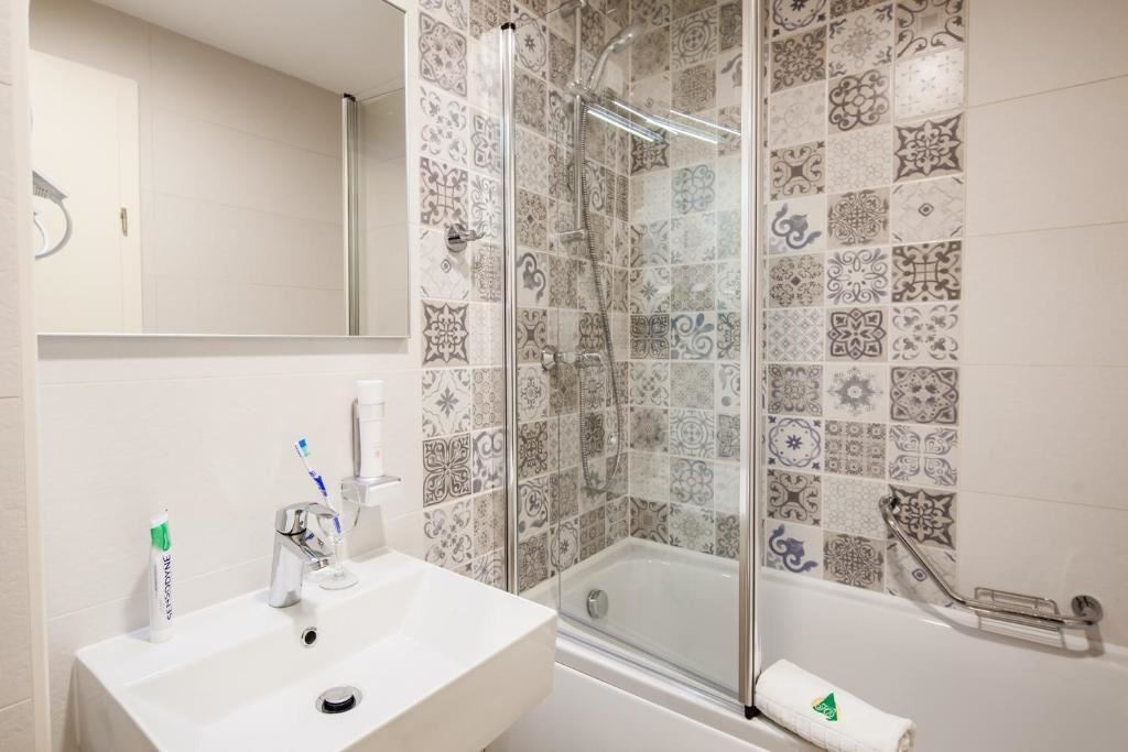 rooms-superior-room-garden-or-sea-view