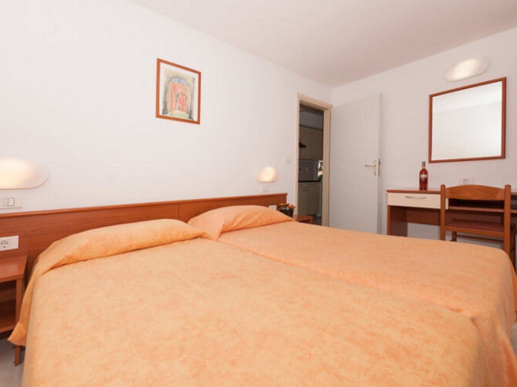 rooms-1-bedroom-apartment-terrace