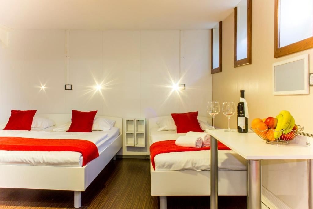 rooms-multiplebed-room