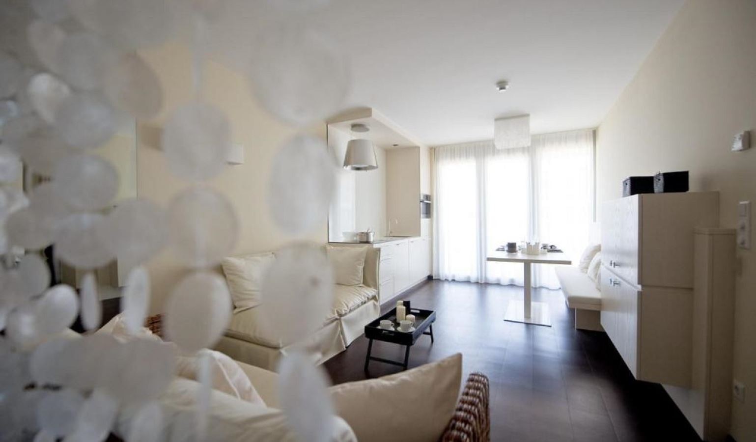 rooms-2-bedroom-apartment-seaside-balcony