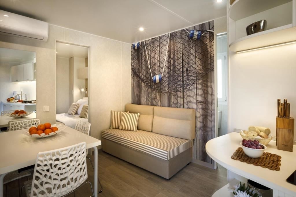 rooms-2-bedroom-superior-mobilehome-terrace