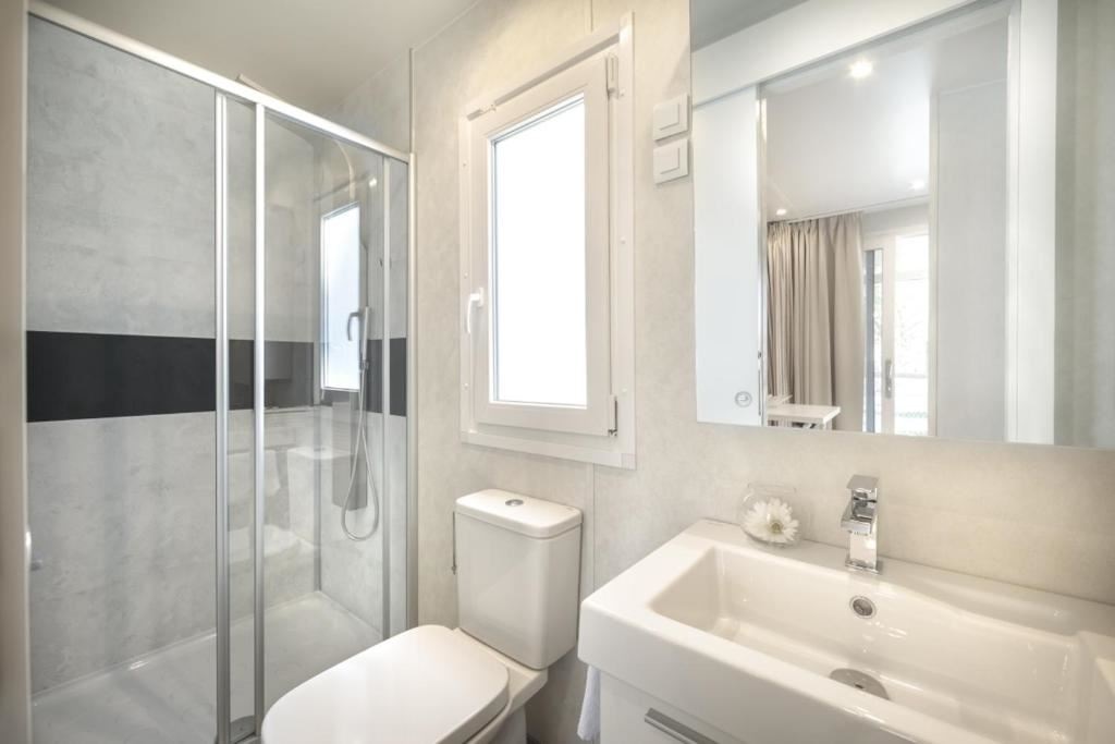 rooms-2-bedroom-superior-mobilehome-terrace